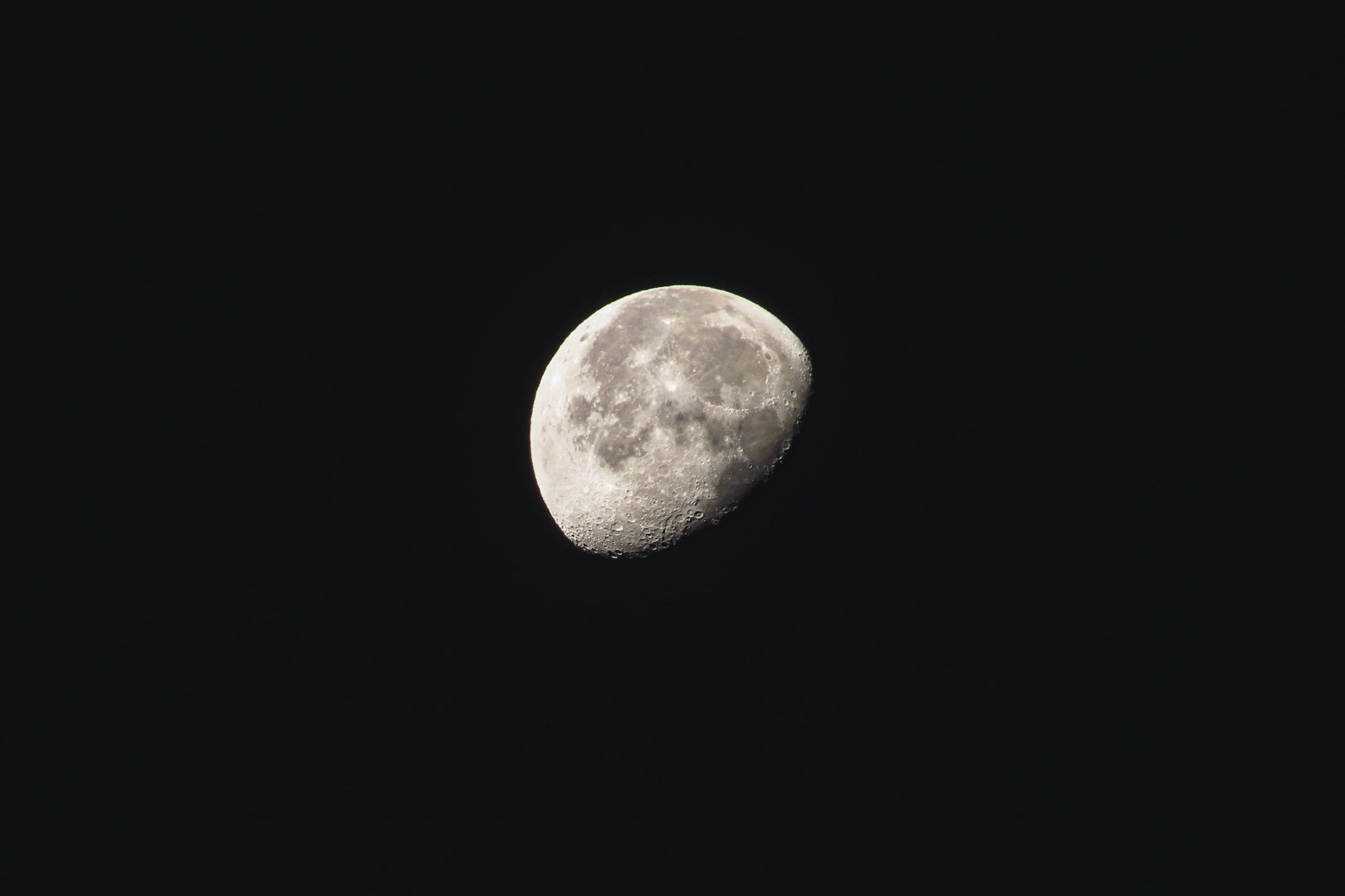 Lune(s), l'autre couleur des mots.